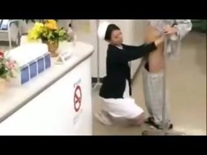 SB2 infermiera dà una prima classe di ricezione!